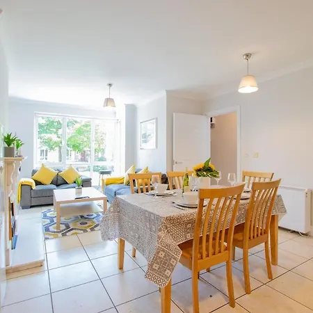 Spacious 4 Bed In 公寓 *