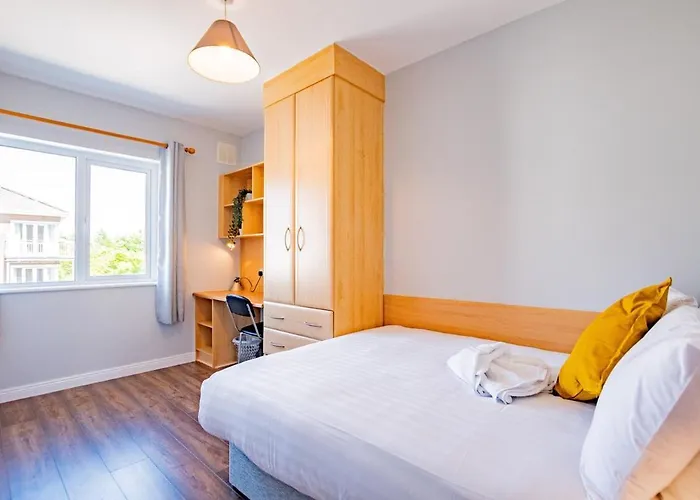 Spacious 4 Bed In Lägenhet Limerick Junction