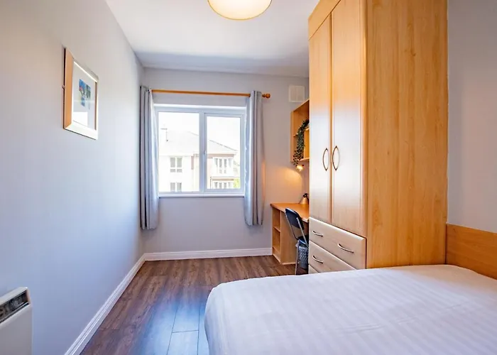 Spacious 4 Bed In Lägenhet *