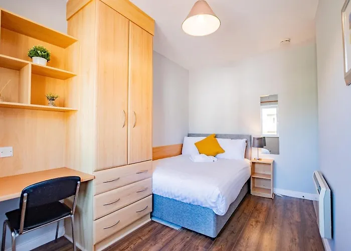 Spacious 4 Bed In 公寓 *